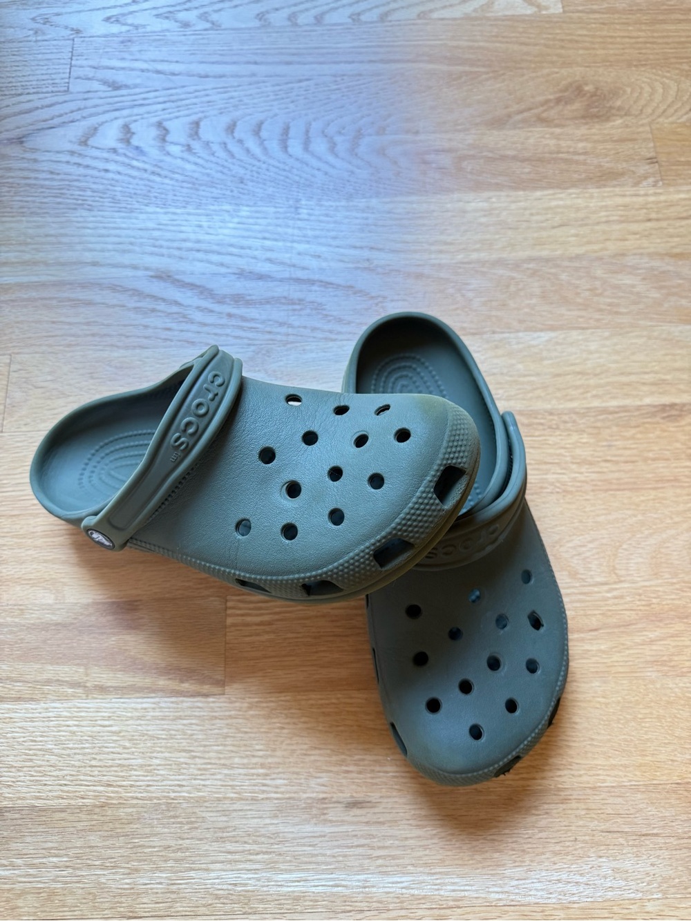 CROCS Olive Green Classic Clog with Assorted Jibbitz M7 W9